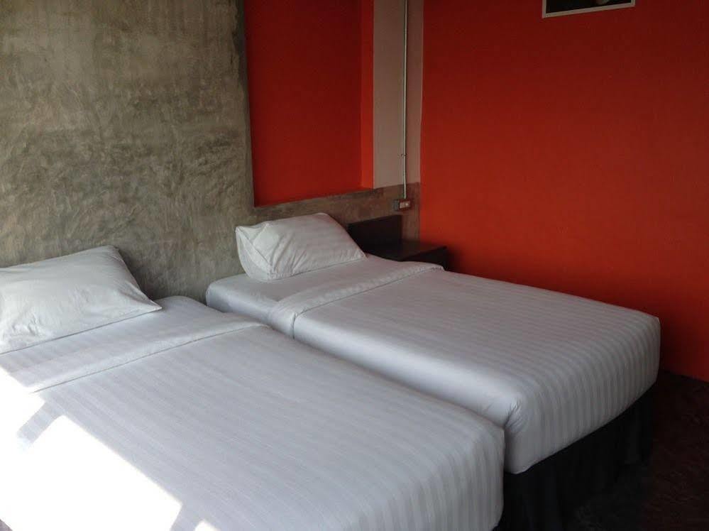 Pornsiri Hotel Sisaket Exteriör bild