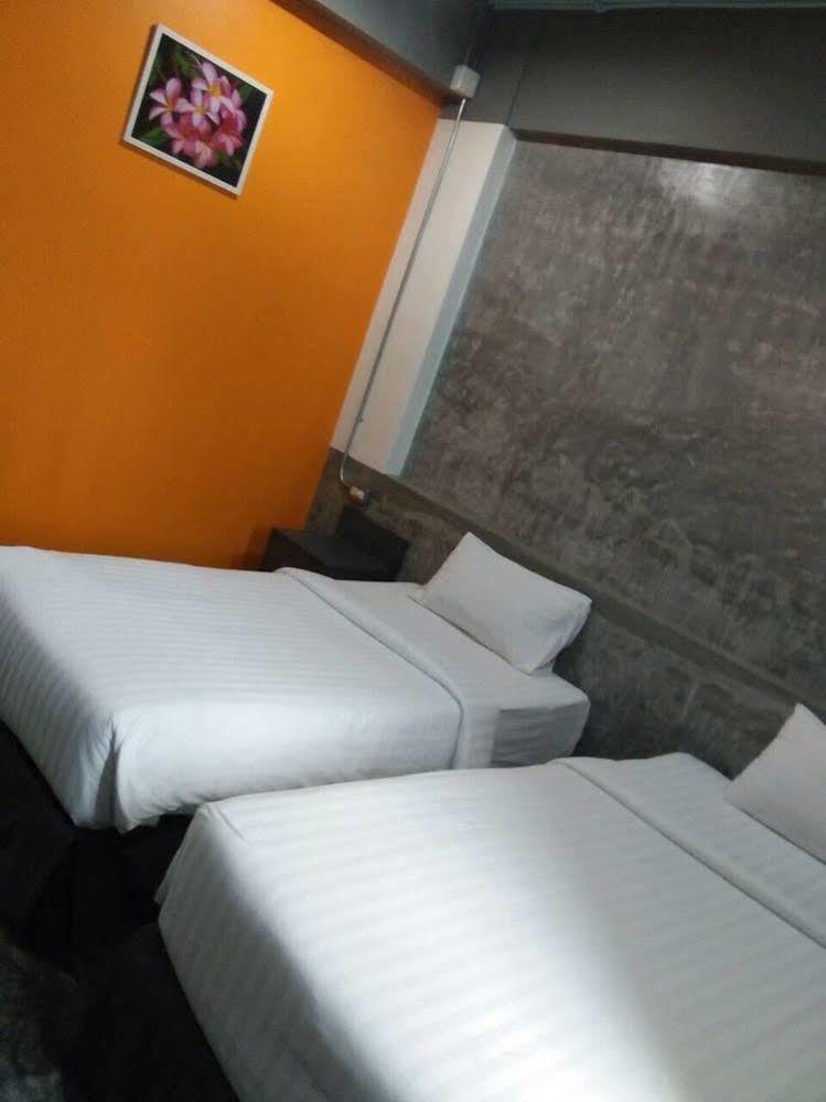 Pornsiri Hotel Sisaket Exteriör bild