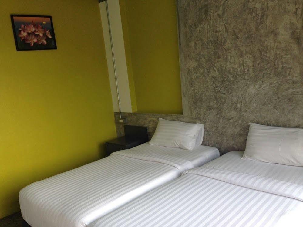 Pornsiri Hotel Sisaket Exteriör bild