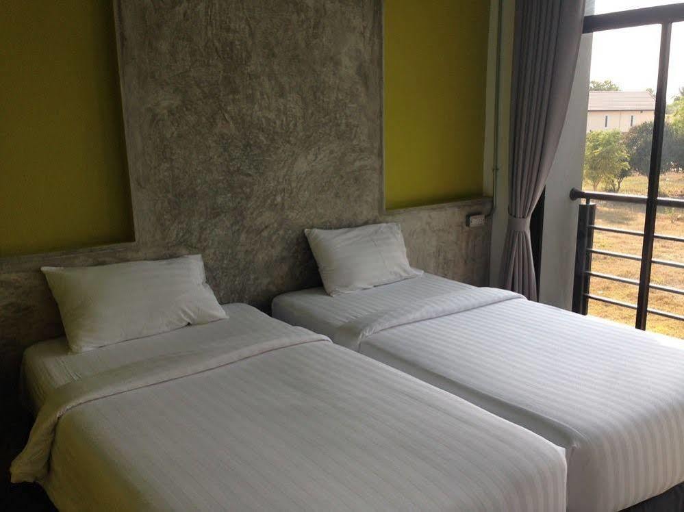Pornsiri Hotel Sisaket Exteriör bild